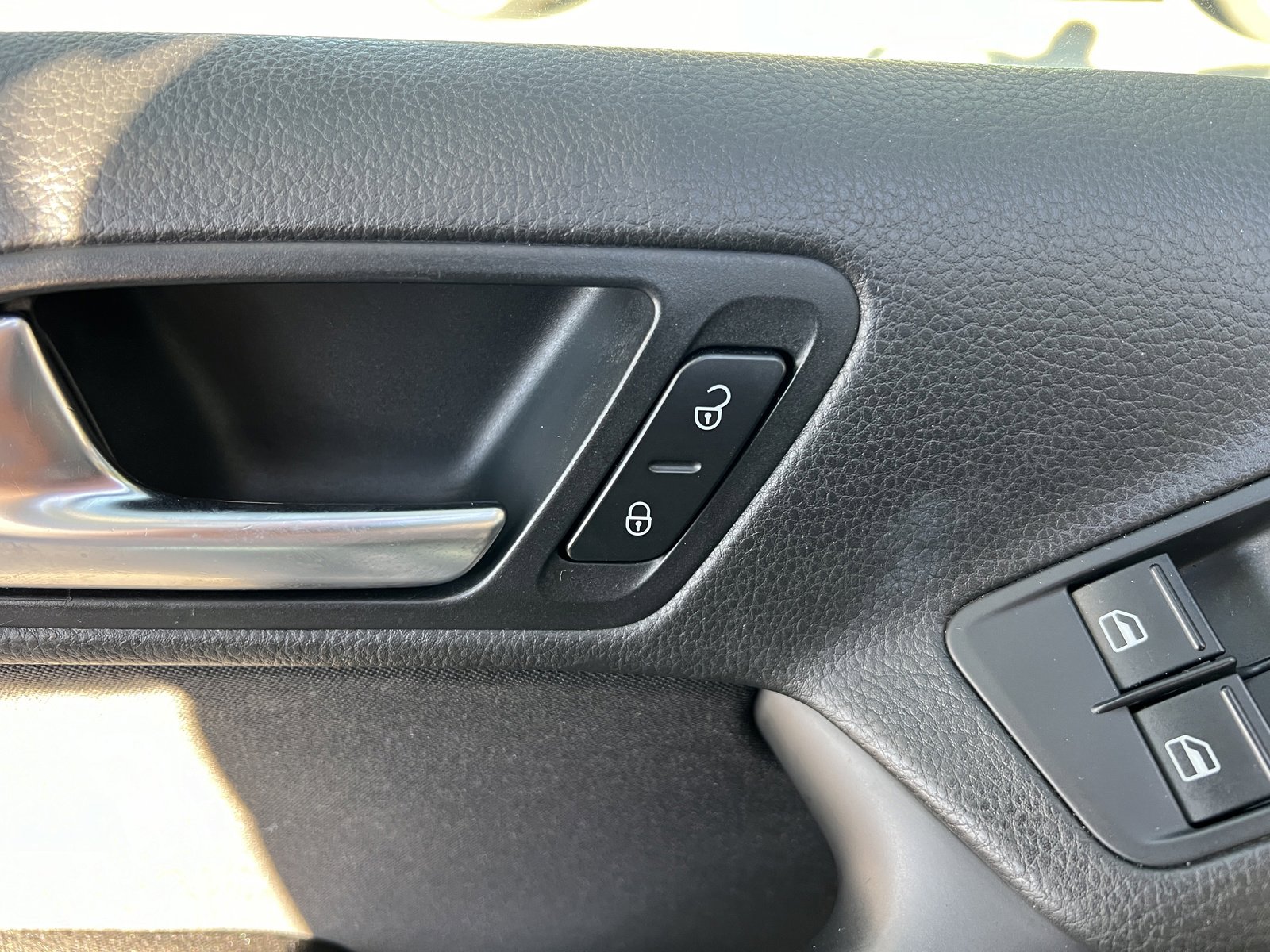 Used 2018 Volkswagen Tiguan Limited image 30