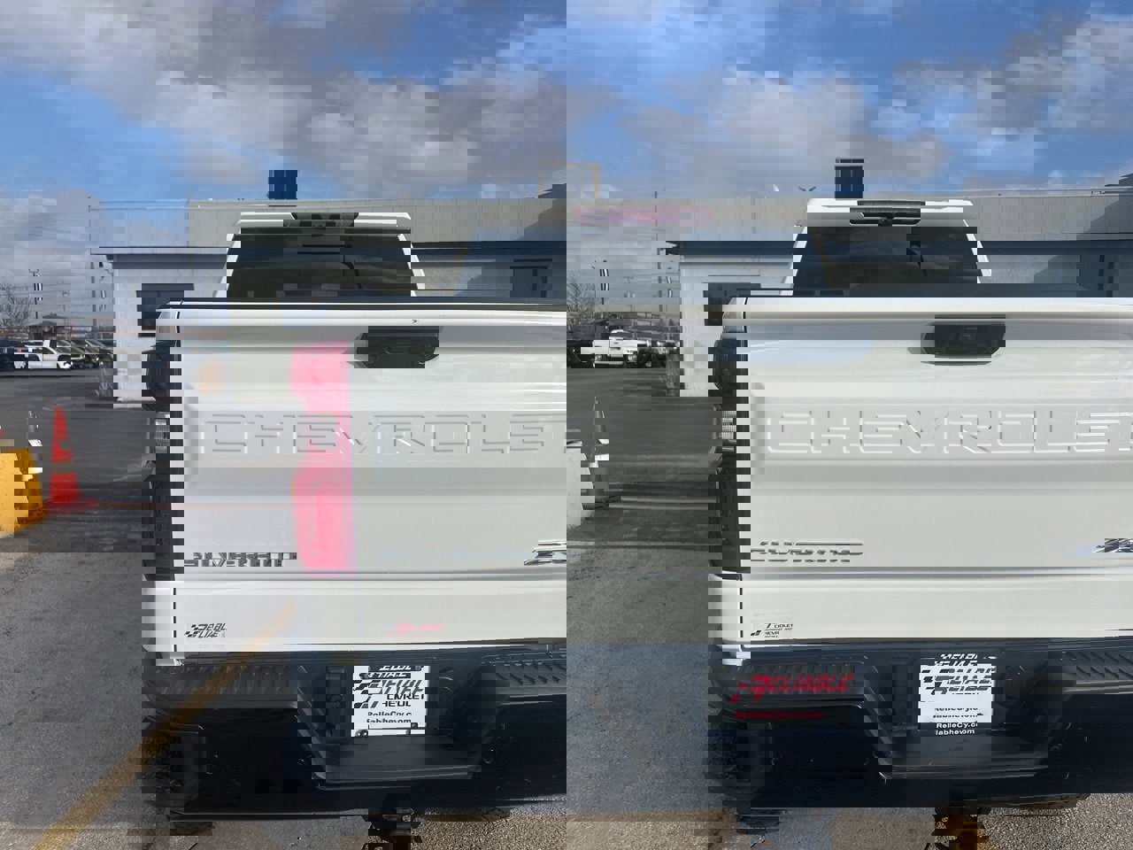 Used 2025 Chevrolet Silverado 1500 ZR2 w/ Technology Package image 5