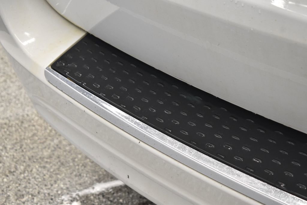 Used 2015 Chrysler Town & Country Touring w/ Driver Convenience Group image 17