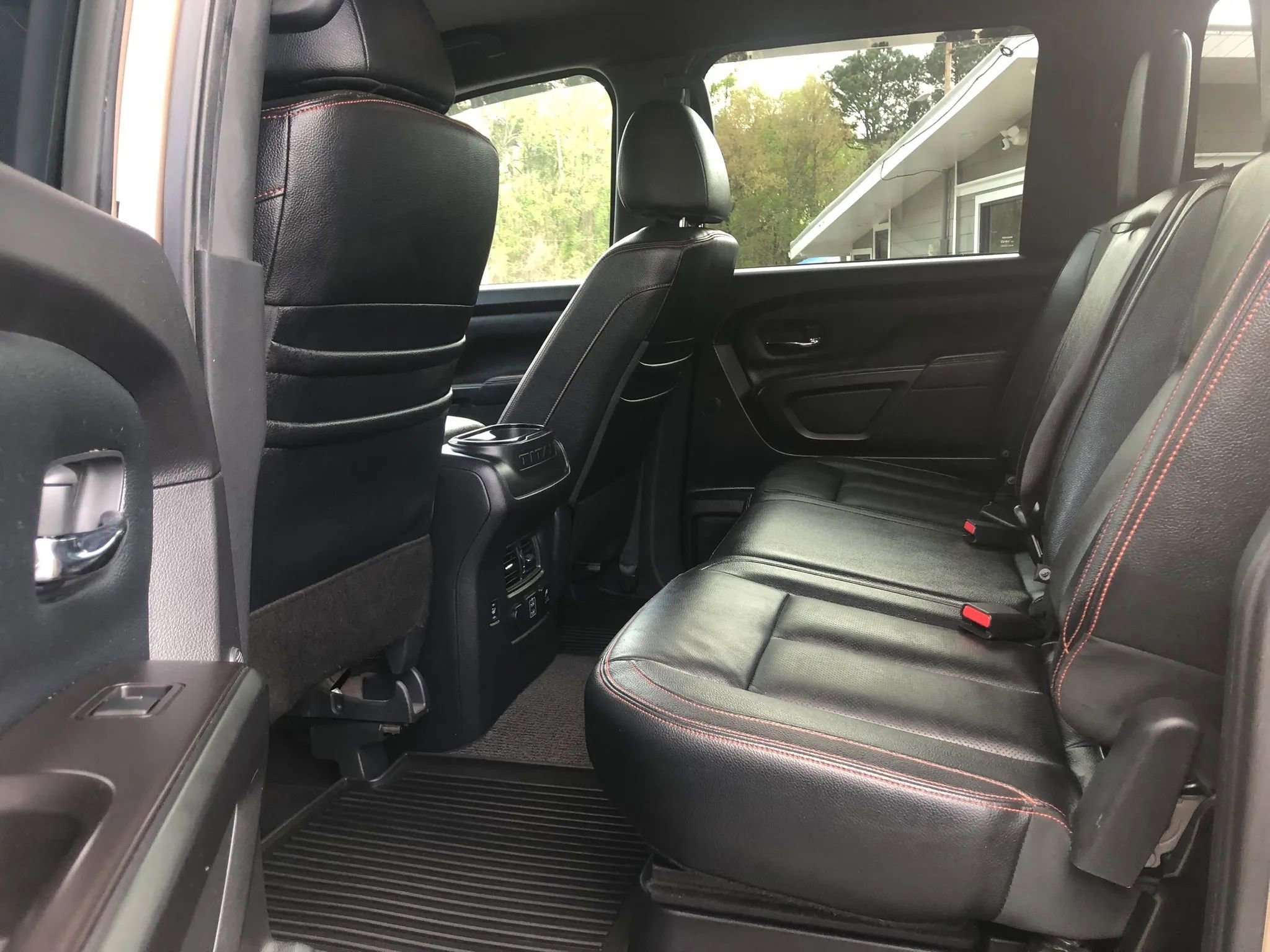 Used 2020 Nissan Titan PRO-4X w/ Pro-4x Convenience Package image 18