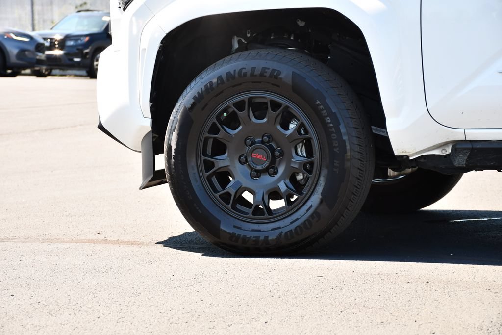 Used 2025 Toyota Tacoma SR5 AWD/4WD image 12