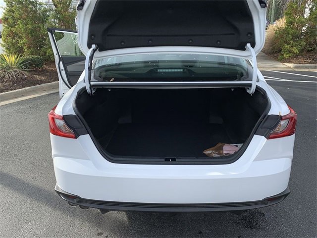 Used 2025 Toyota Camry SE image 32