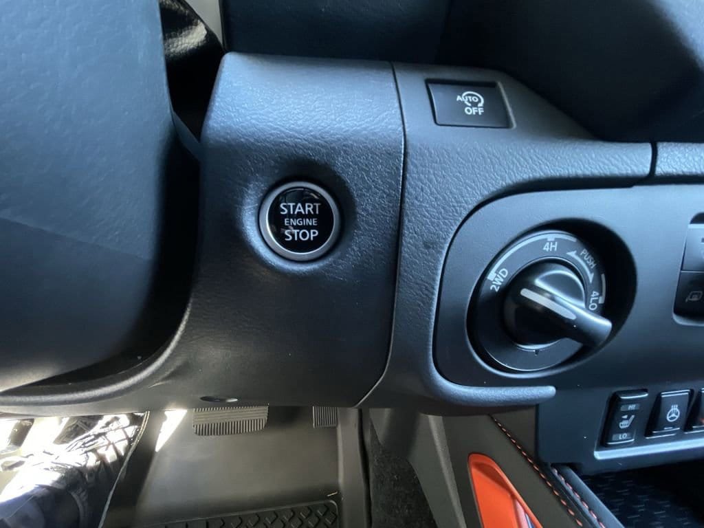 Used 2025 Nissan Frontier PRO-4X w/ Pro Convenience Package image 16