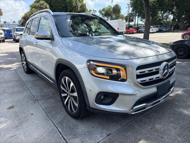Used 2020 Mercedes-Benz GLB 250 w/ Premium Package image 4