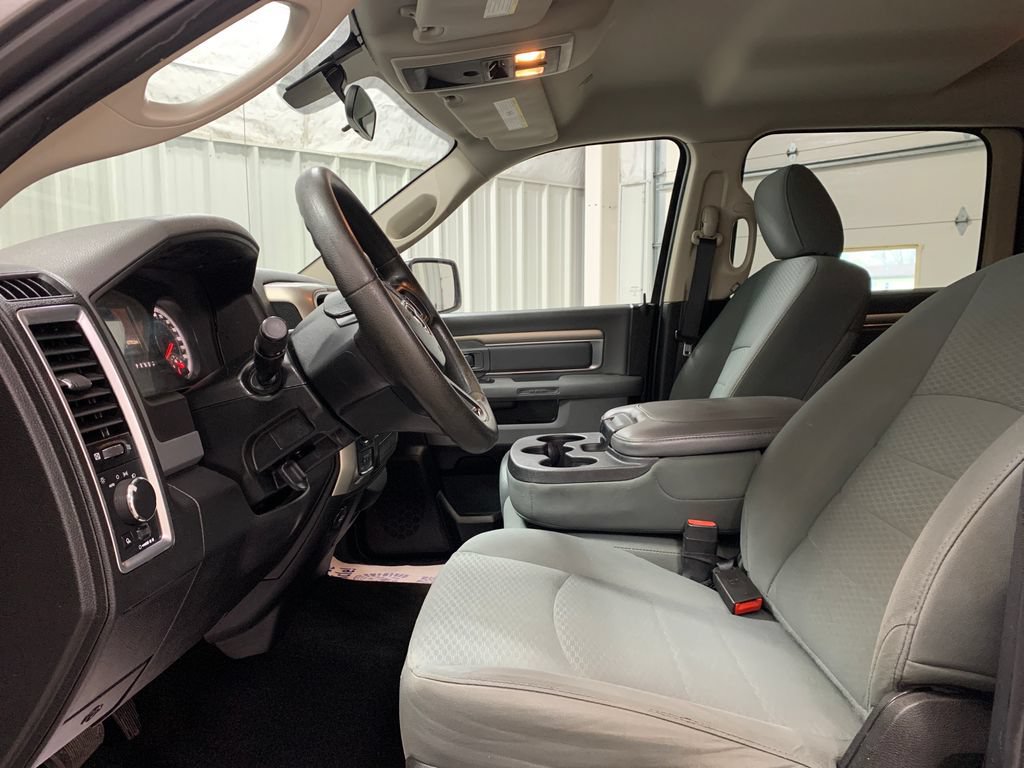 Used 2017 RAM 1500 Classic SLT AWD/4WD image 3