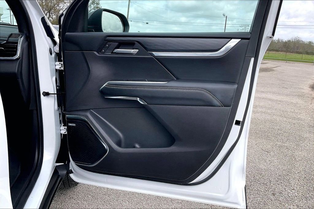 Used 2025 GMC Acadia Elevation image 29