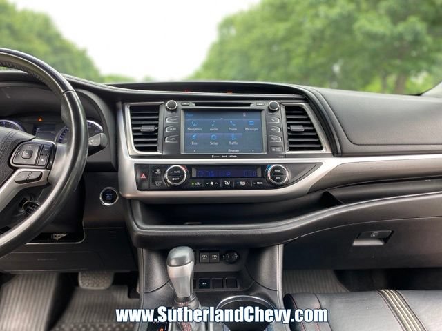 Used 2019 Toyota Highlander SE FWD image 26