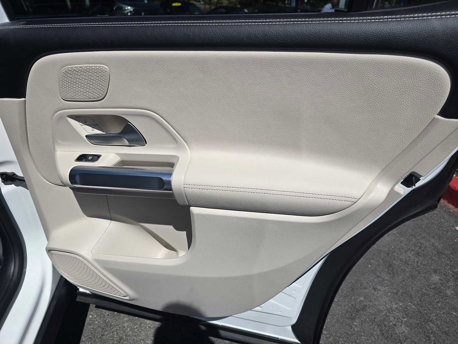 Used 2025 Mercedes-Benz GLB 250 4MATIC image 13