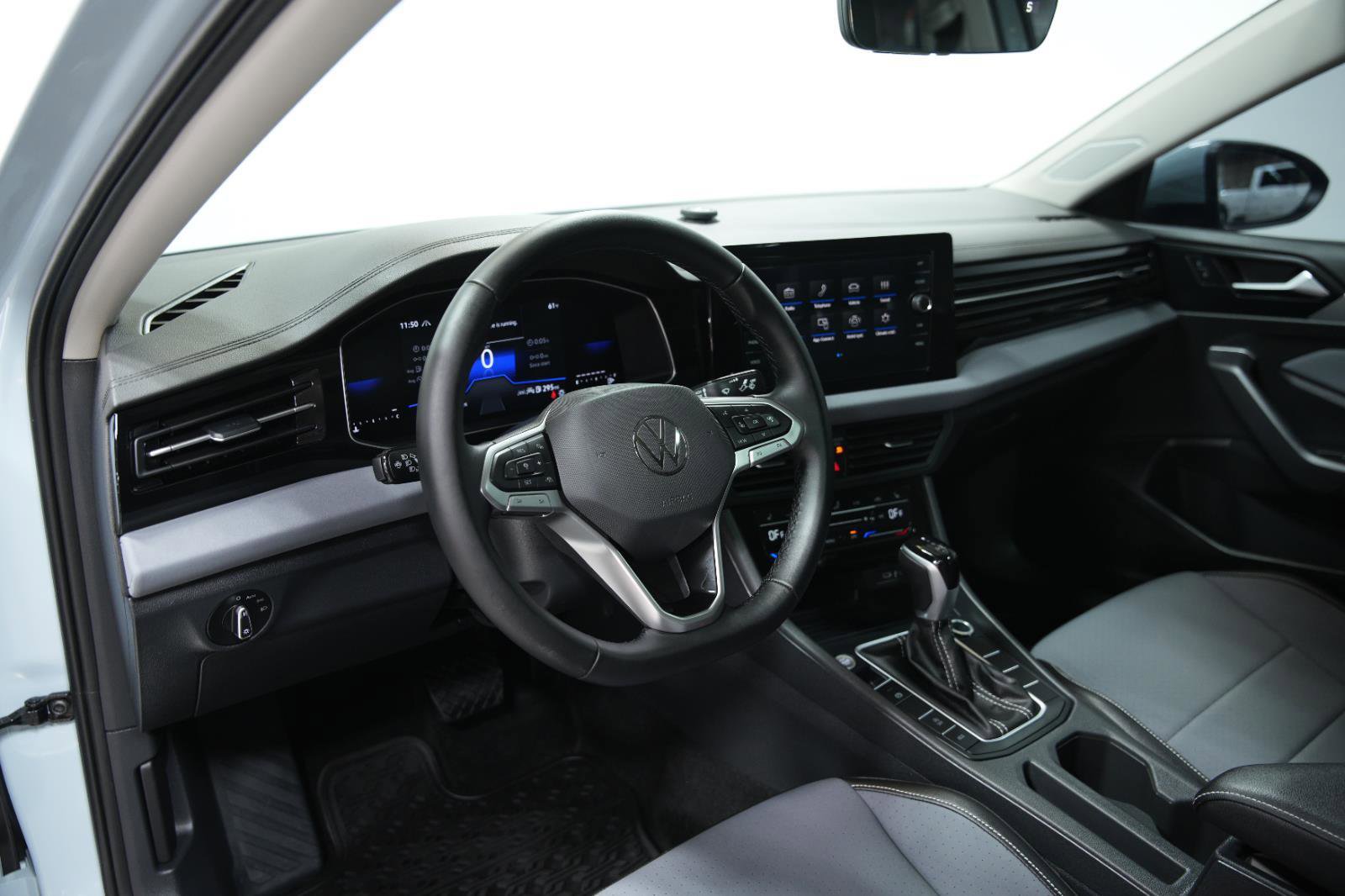 Used 2025 Volkswagen Jetta SE image 26