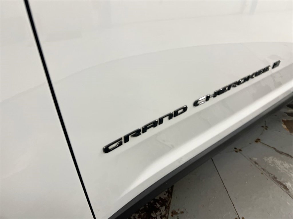 Used 2023 Jeep Grand Cherokee Altitude image 27