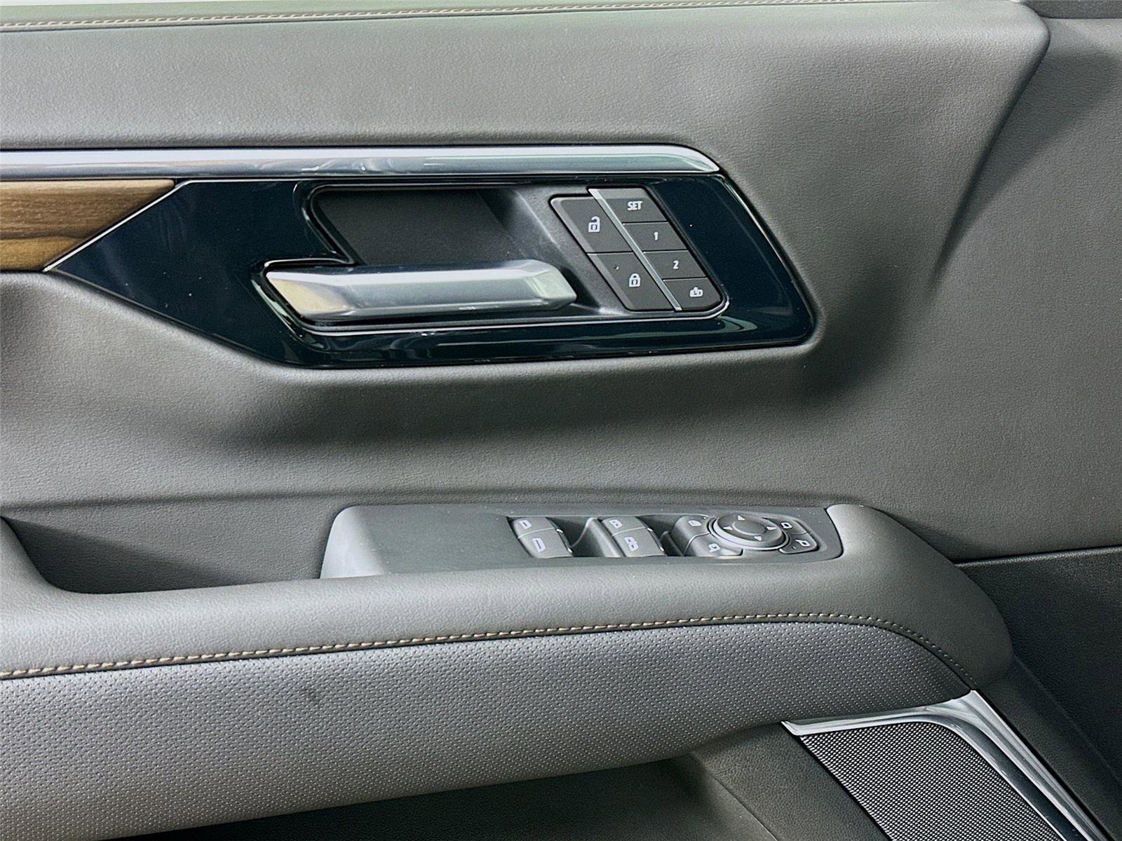 Used 2025 Chevrolet Tahoe High Country image 18