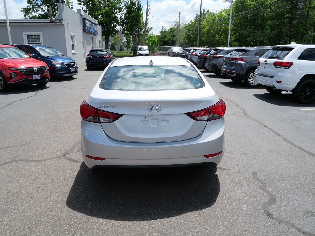 Used 2015 Hyundai Elantra SE FWD image 4