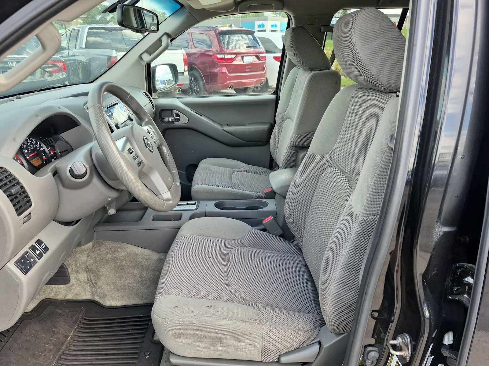 Used 2013 Nissan Frontier SV w/ SV Value Truck Pkg AWD/4WD image 16