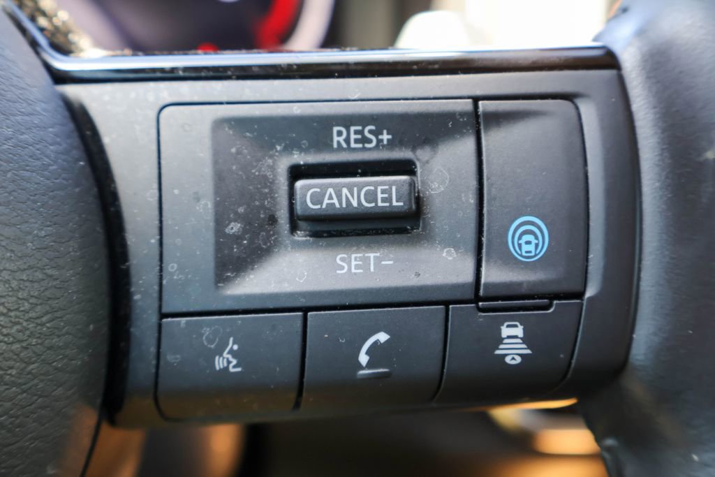 Used 2023 Nissan Rogue Platinum image 14