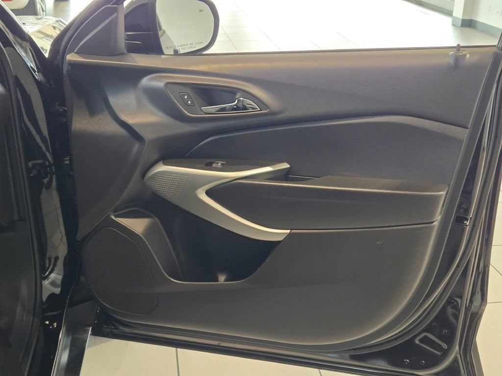 New 2026 Chevrolet Trax RS w/ Driver Confidence Package FWD image 5