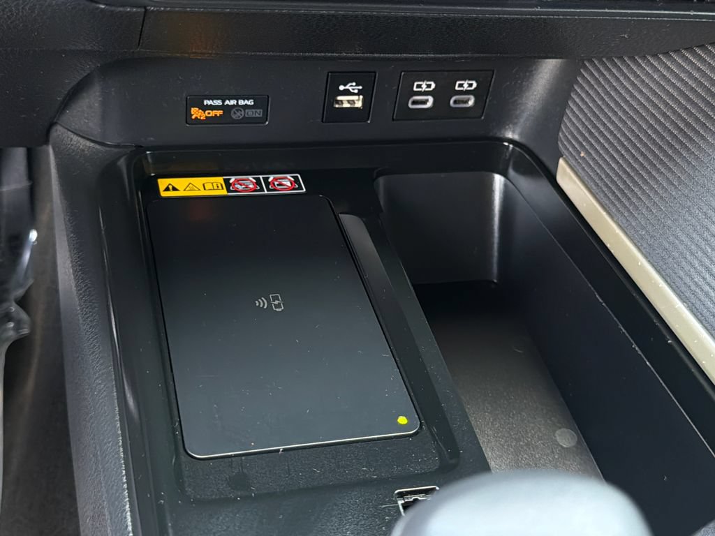 Used 2025 Toyota Camry SE w/ Convenience Package FWD image 28