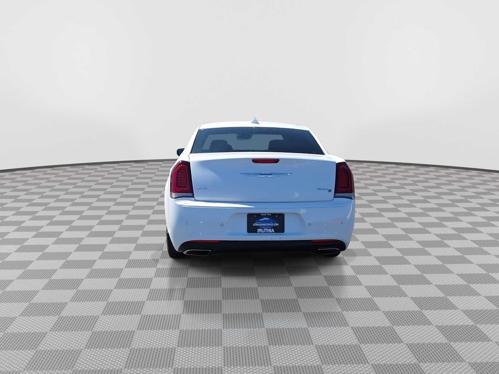 Used 2017 Chrysler 300 S w/ 300S Premium Group AWD/4WD image 7