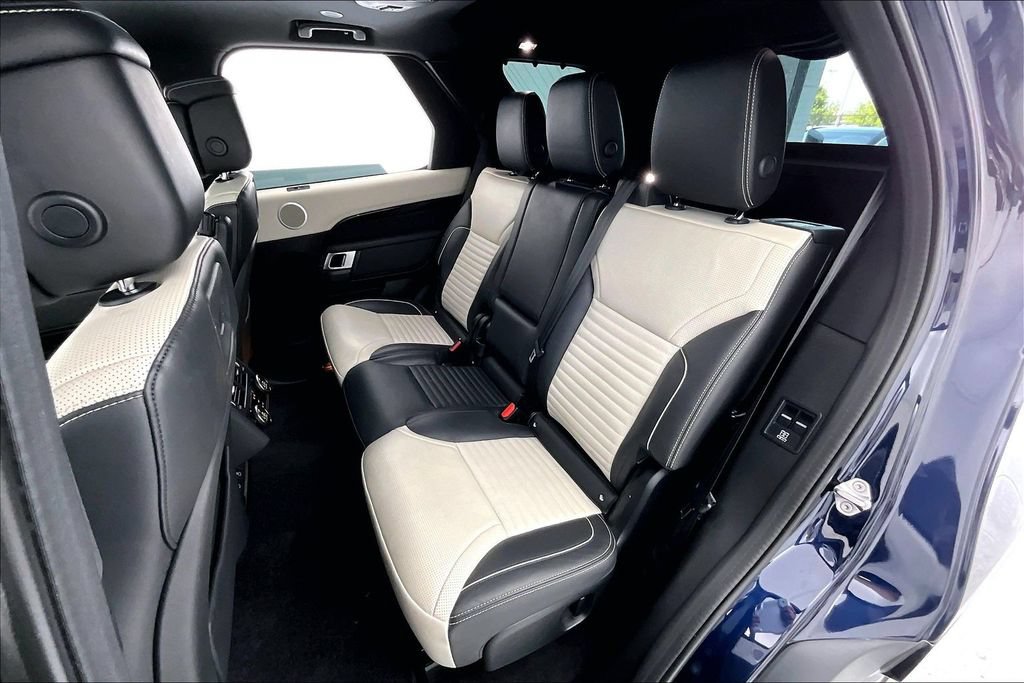 Used 2023 Land Rover Discovery HSE R-Dynamic AWD/4WD image 34