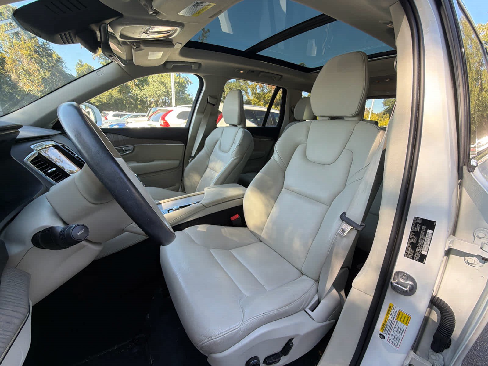 Used 2024 Volvo XC90 B6 Plus w/ Protection Package AWD/4WD image 24