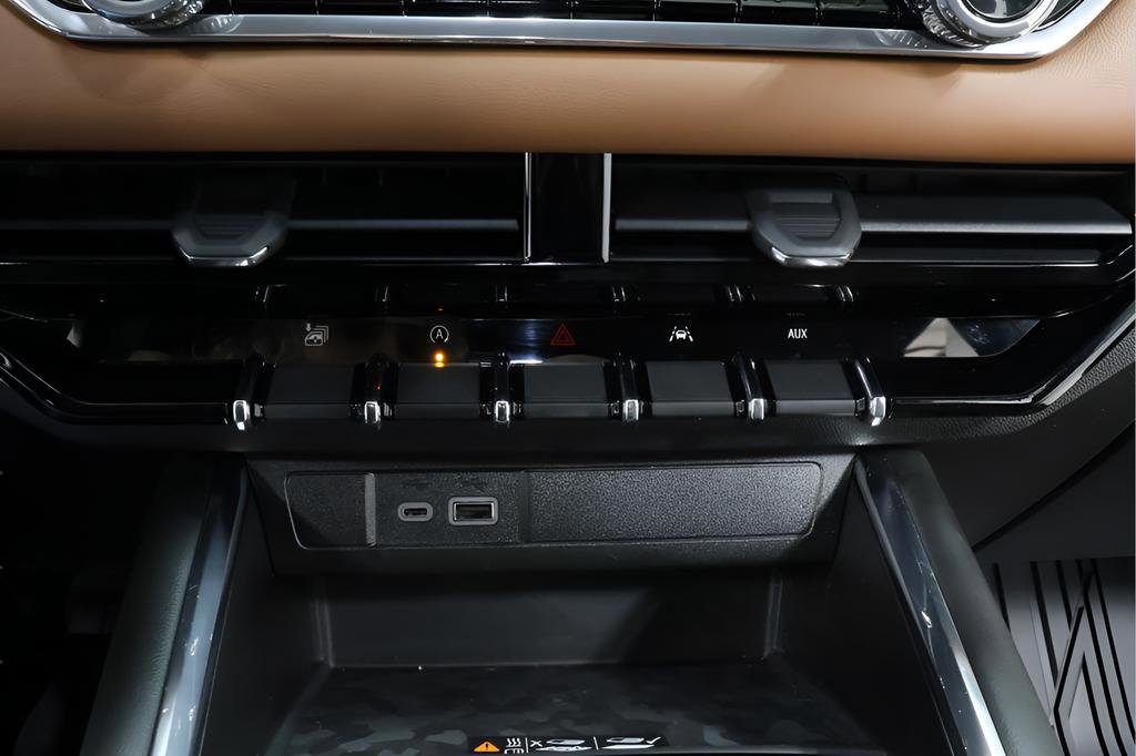 Used 2023 GMC Canyon AT4 w/ AT4 Premium Package image 11