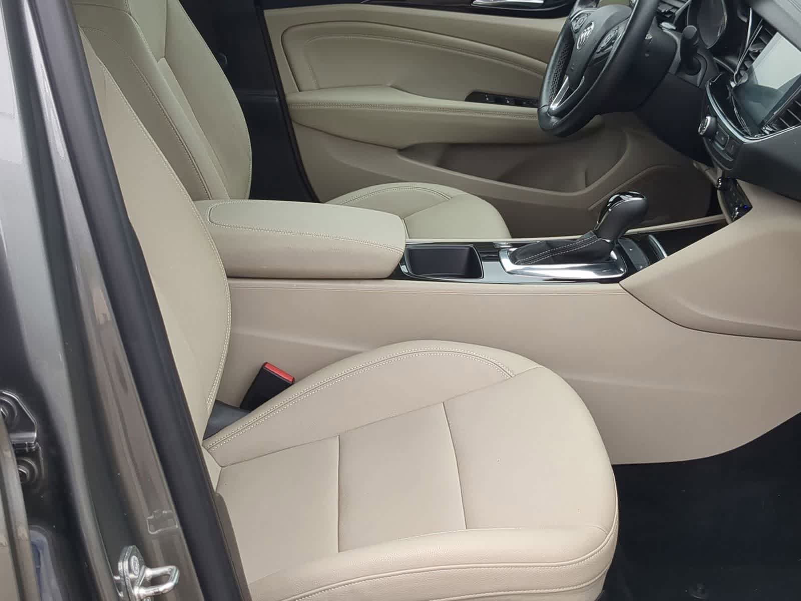 Used 2018 Buick Regal Essence w/ Driver Confidence Package #1 FWD image 21