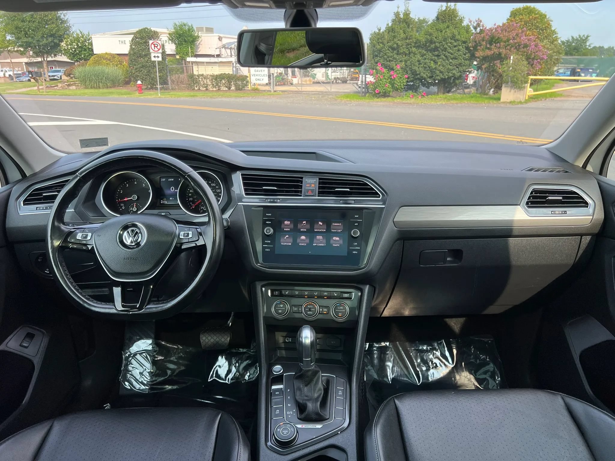 Used 2018 Volkswagen Tiguan SEL AWD/4WD image 20