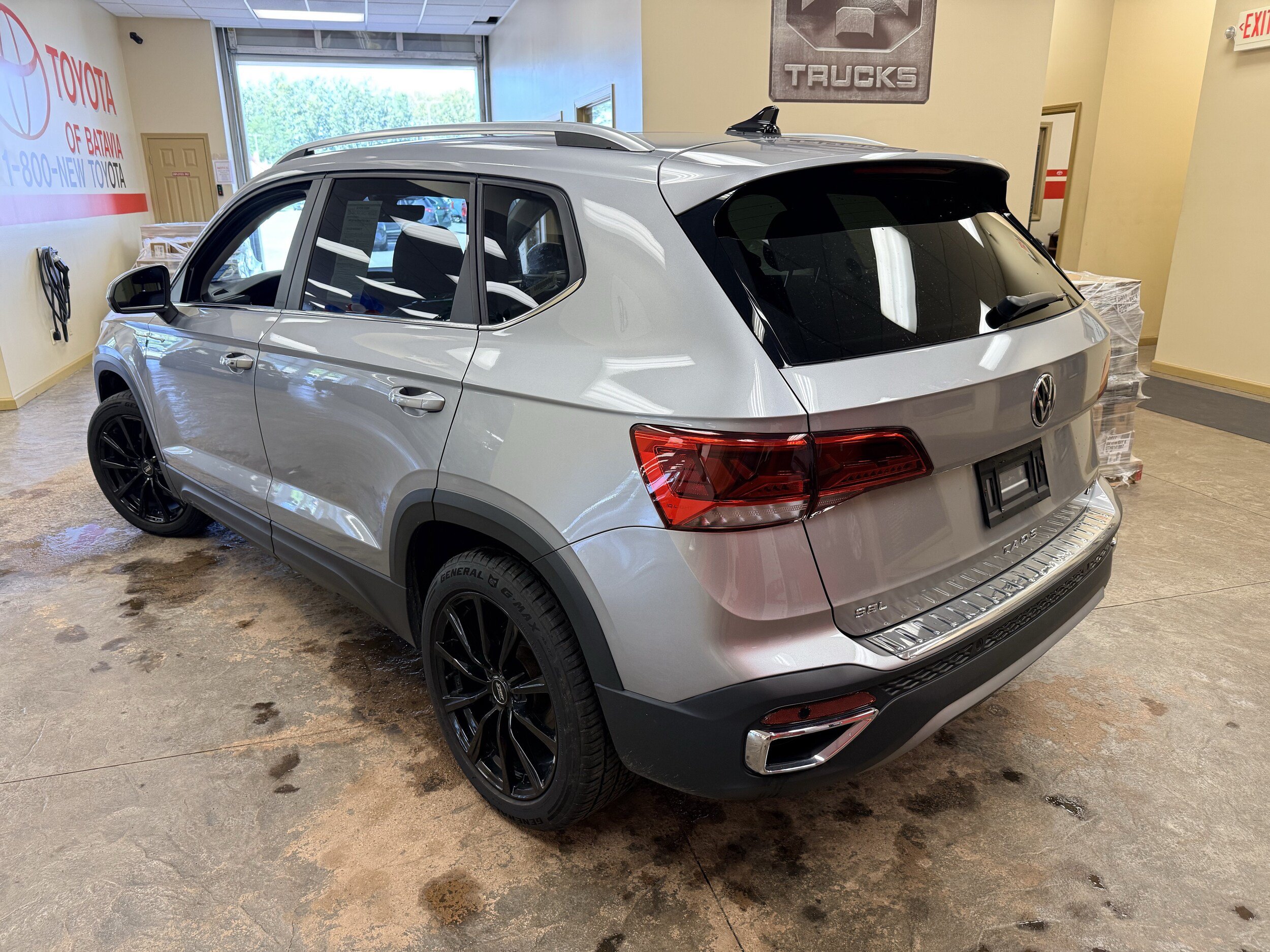 Used 2022 Volkswagen Taos SEL AWD/4WD image 8