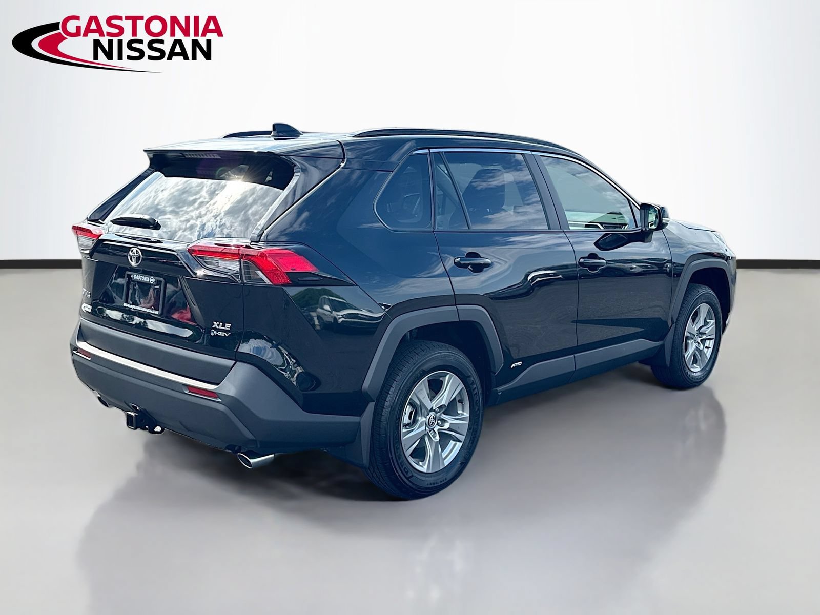 Used 2025 Toyota RAV4 XLE w/ Convenience Package AWD/4WD image 9
