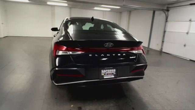 Used 2025 Hyundai Elantra Limited image 7