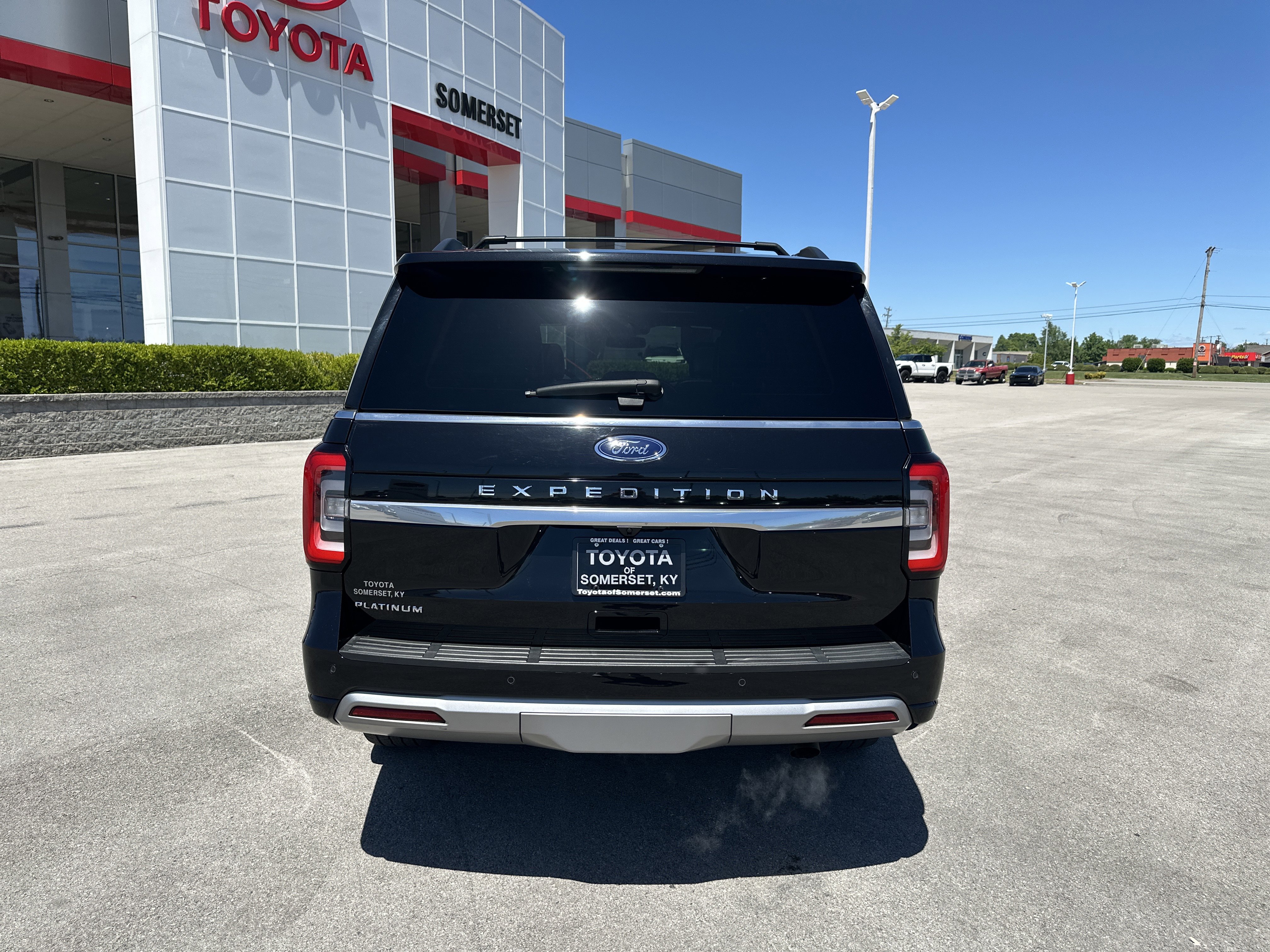 Used 2024 Ford Expedition Platinum AWD/4WD image 6