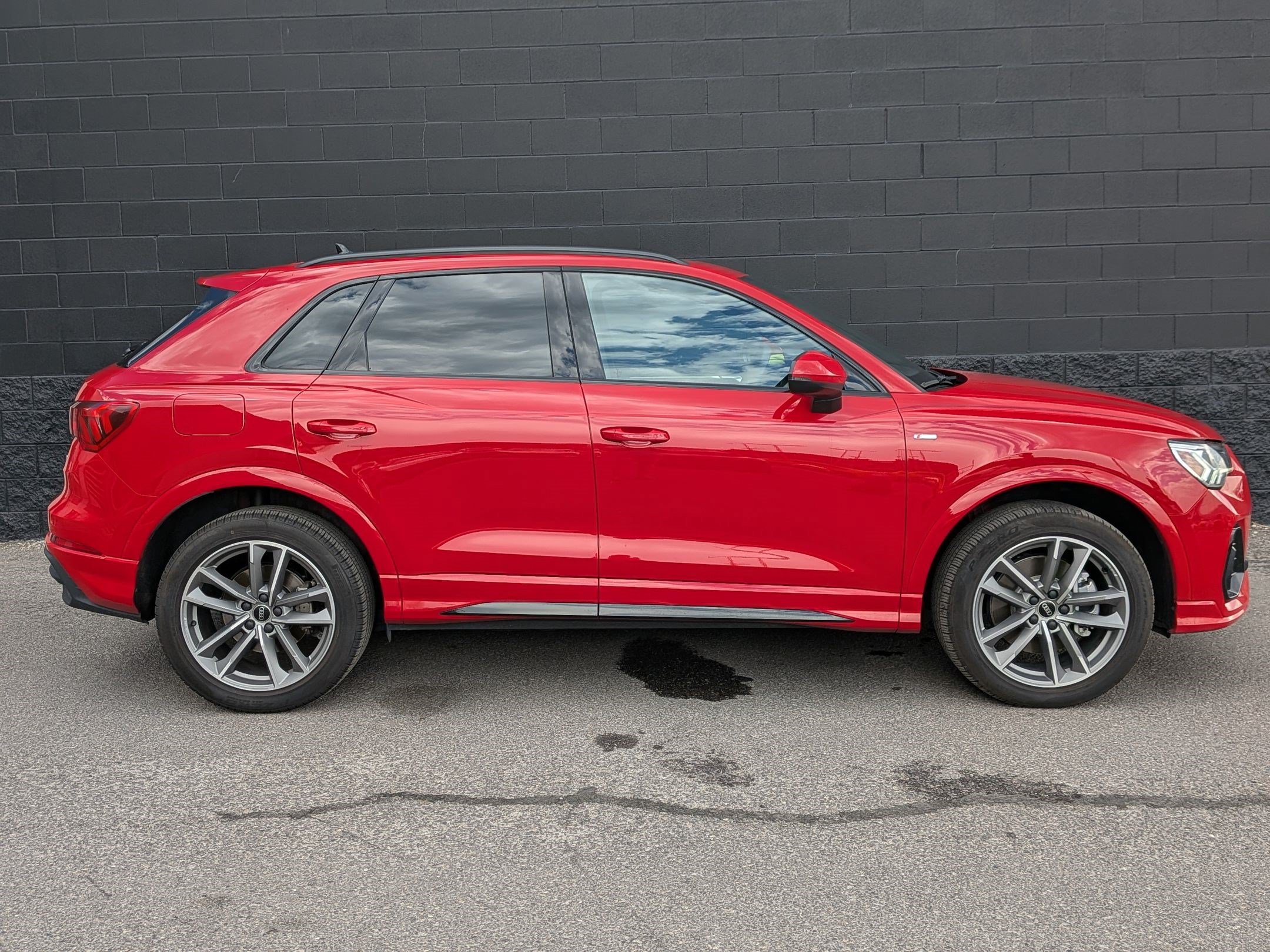 Certified 2025 Audi Q3 2.0T Premium w/ Convenience Package AWD/4WD image 5