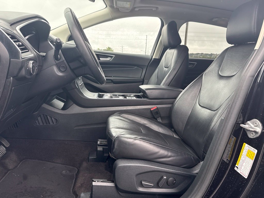 Used 2020 Ford Edge Titanium FWD image 6