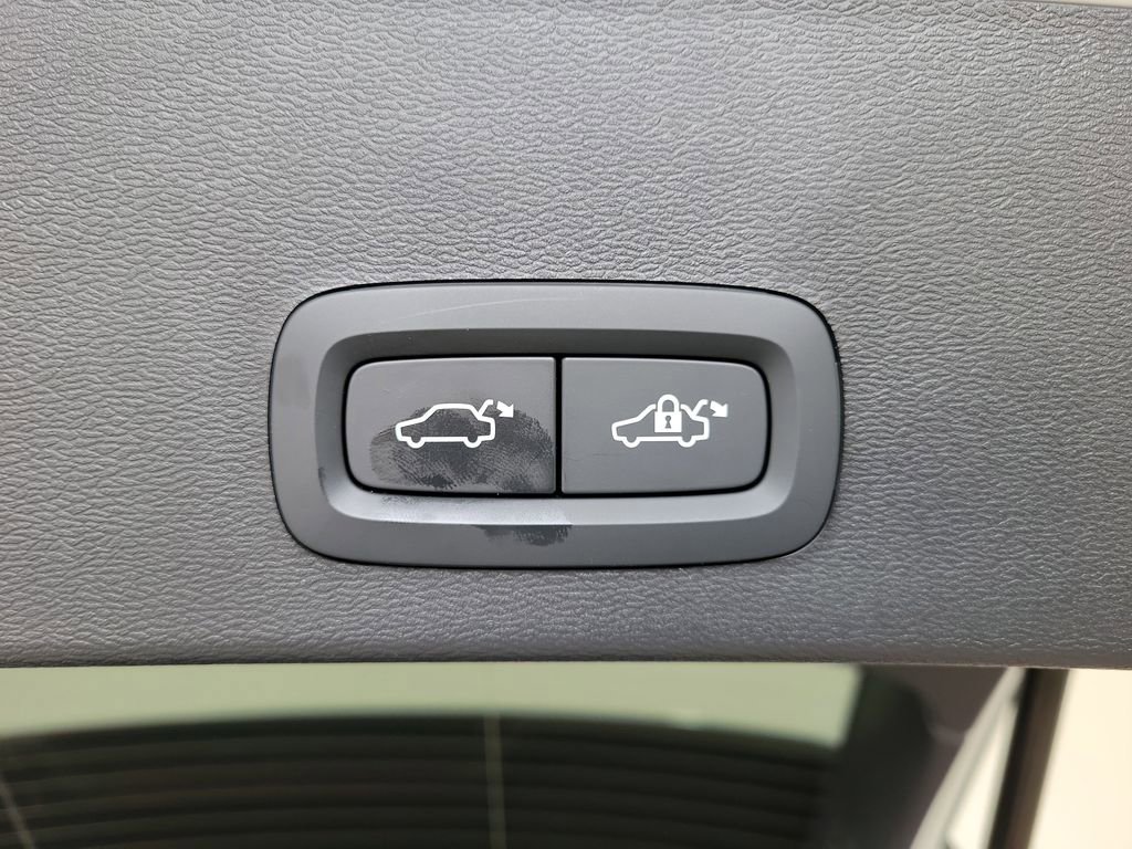 Used 2025 Volvo XC40 B5 Ultra w/ Protection Package Premier AWD/4WD image 11