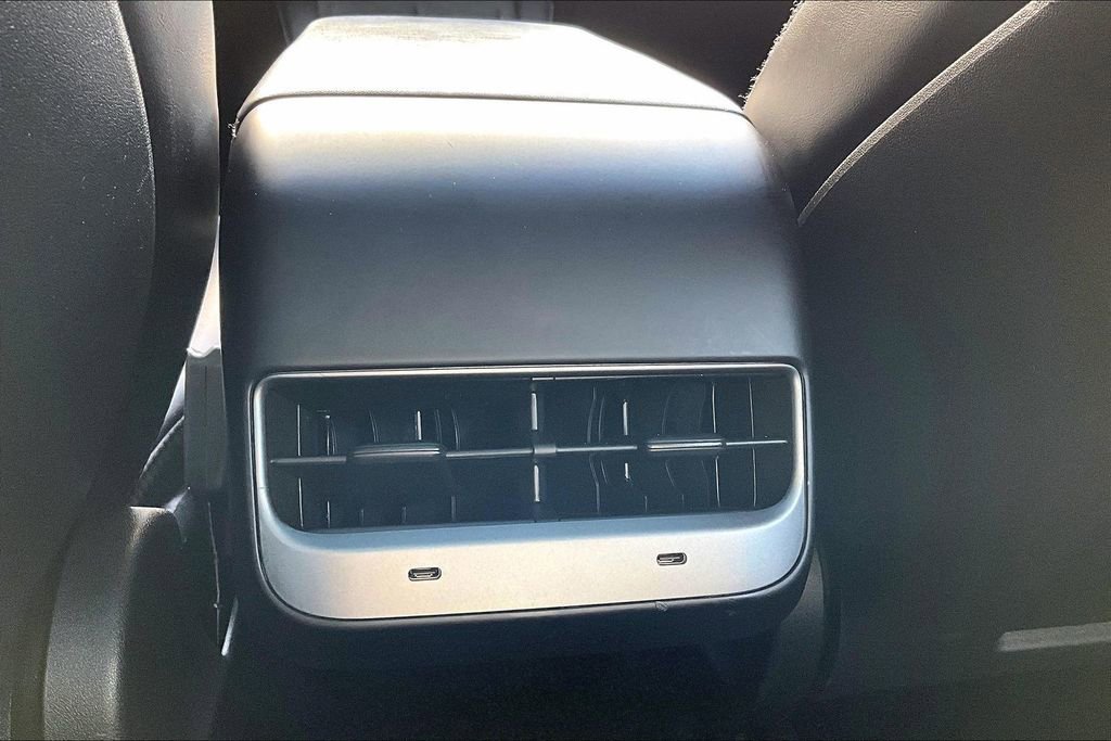 Used 2021 Tesla Model Y Long Range AWD/4WD image 11