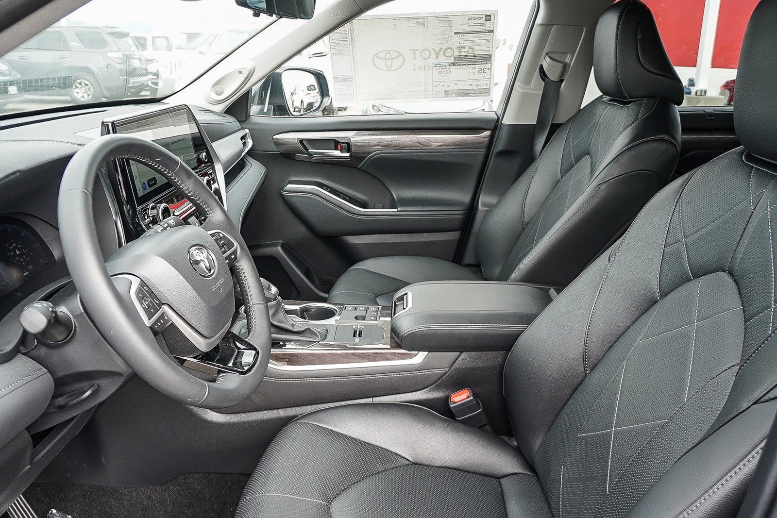 New 2025 Toyota Highlander Platinum image 26