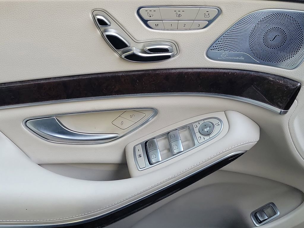 Used 2018 Mercedes-Benz S 560 Sedan image 21