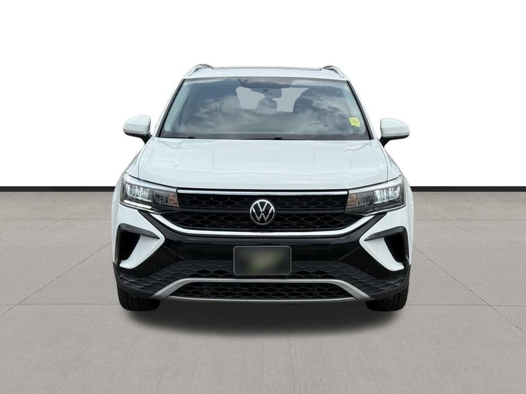 Certified 2022 Volkswagen Taos SE FWD image 2