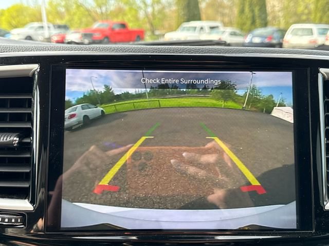 Used 2023 Chrysler Pacifica Touring-L FWD image 27