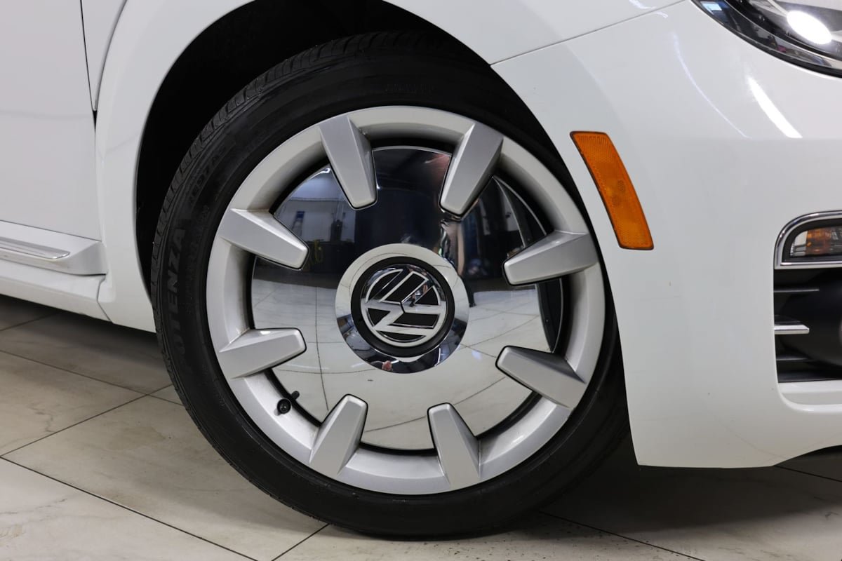 Used 2019 Volkswagen Beetle 2.0T SE FWD image 12
