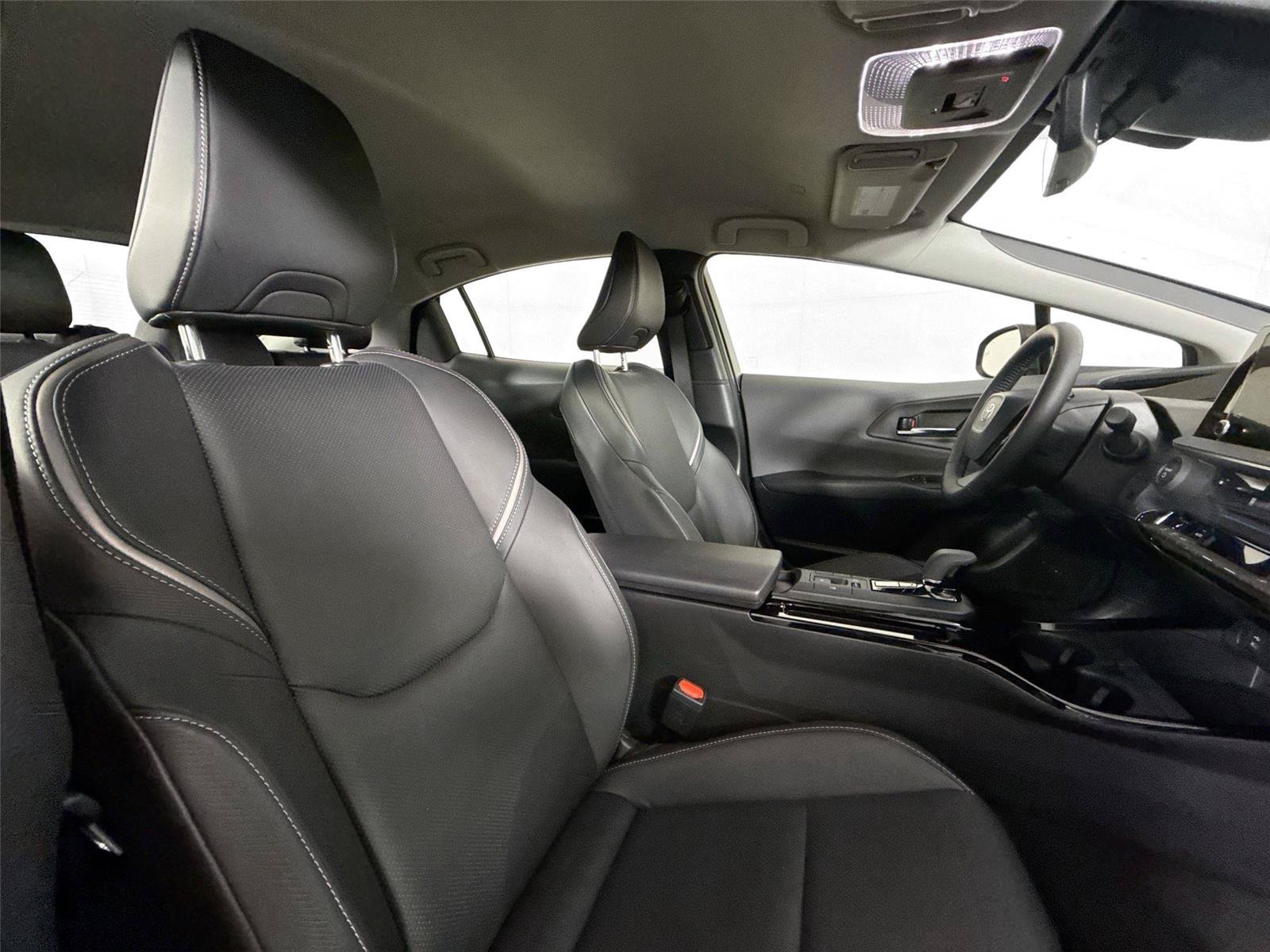Certified 2025 Toyota Prius XLE FWD image 40