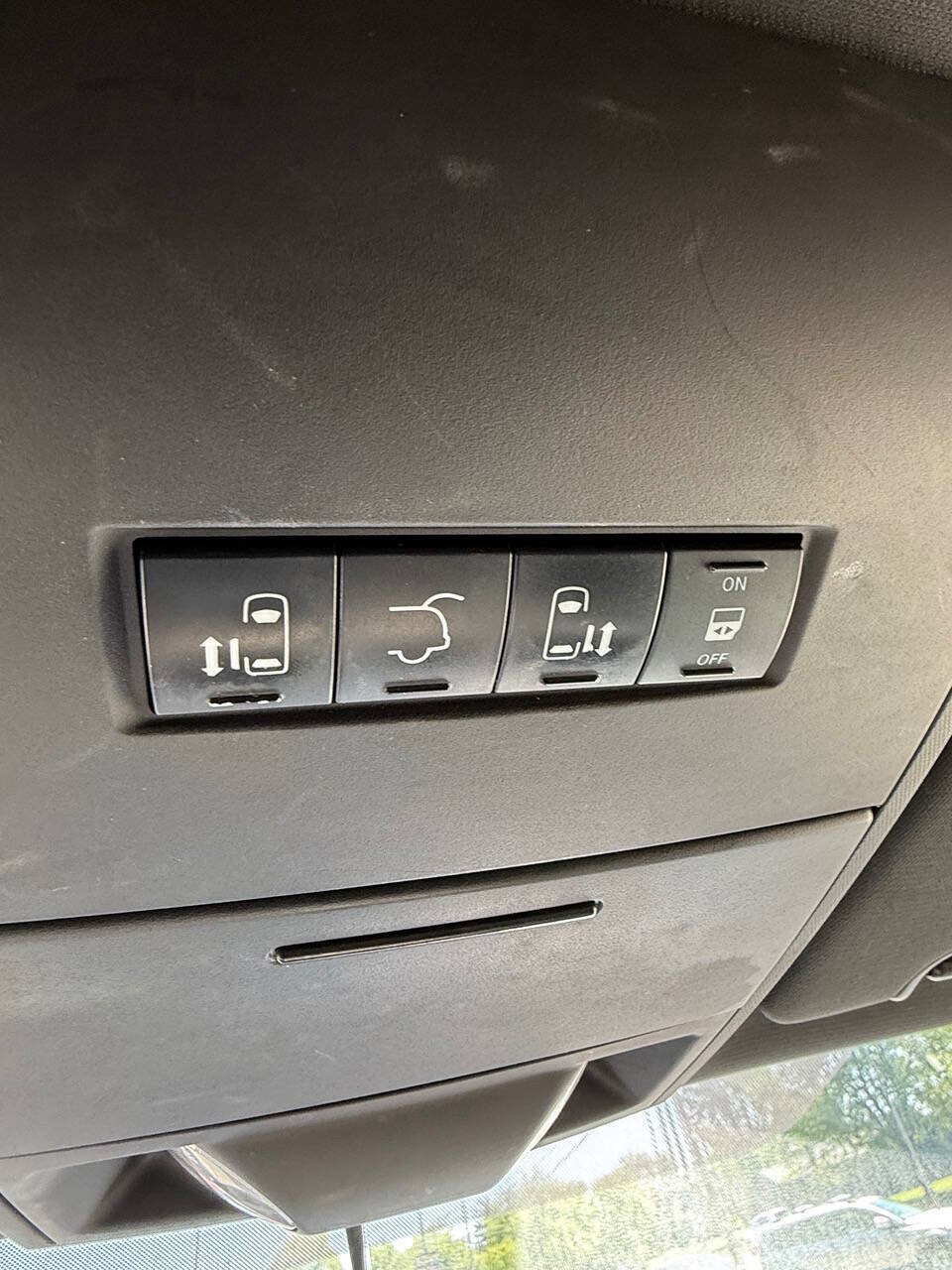 Used 2017 Dodge Grand Caravan SXT FWD image 28