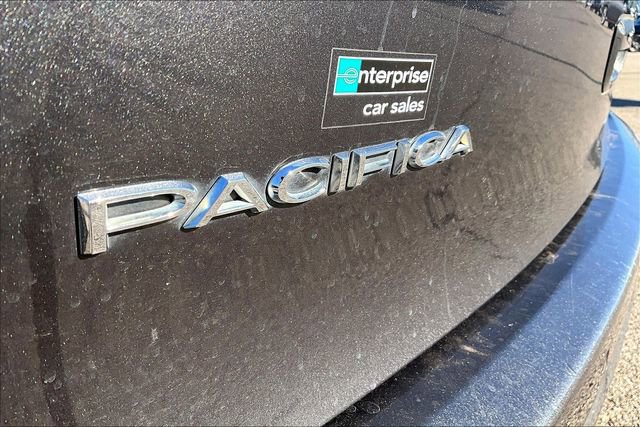 Used 2020 Chrysler Pacifica Touring-L image 8