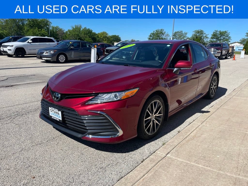 Used 2022 Toyota Camry XLE FWD image 2