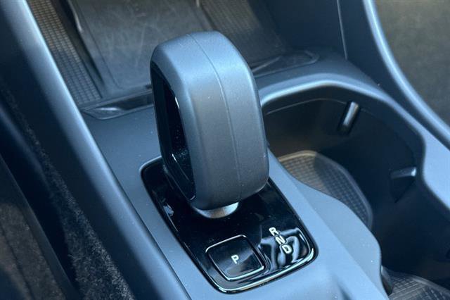 Certified 2025 Volvo XC40 B5 Core AWD/4WD image 24