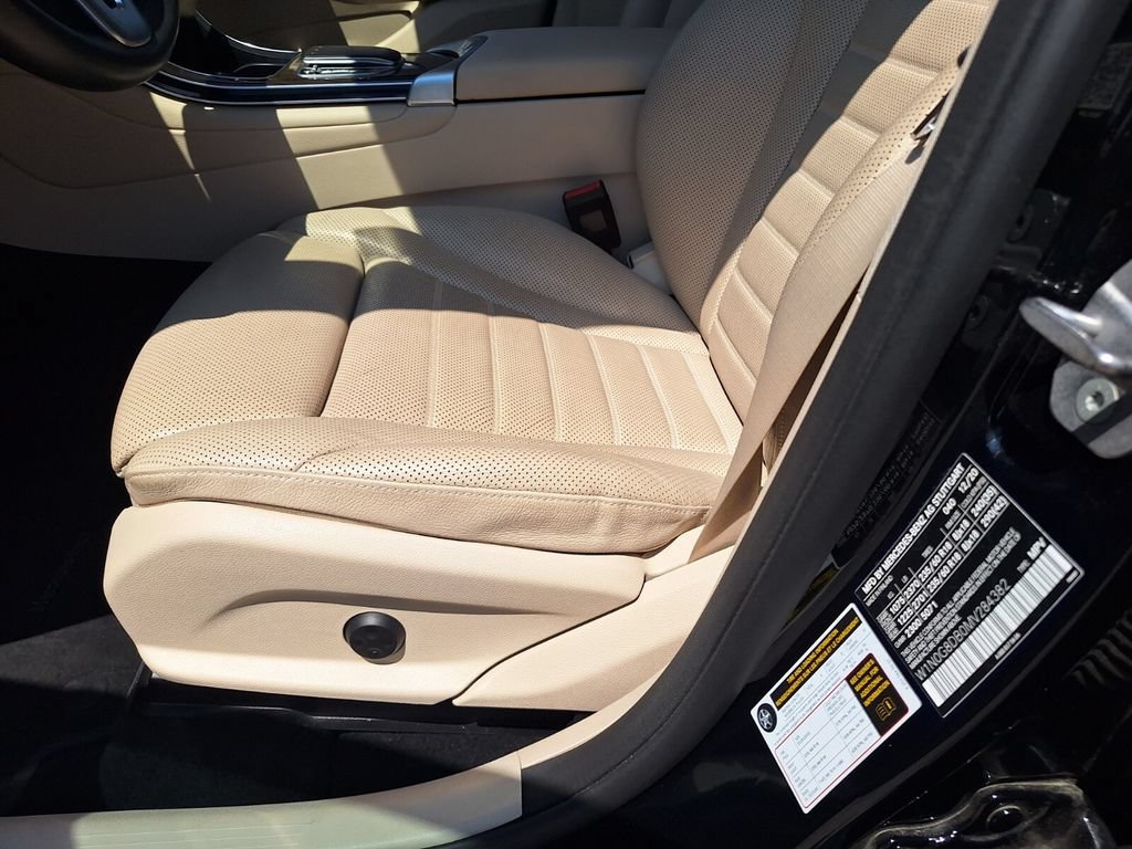 Used 2021 Mercedes-Benz GLC 300 image 27