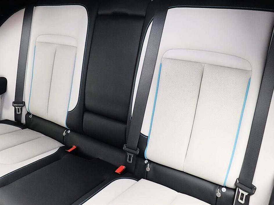 Used 2022 Rolls-Royce Cullinan w/ Cullinan Package AWD/4WD image 35