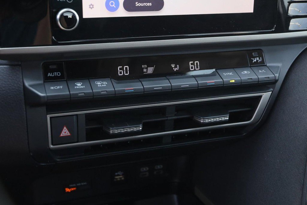 Used 2025 Toyota Camry LE image 18