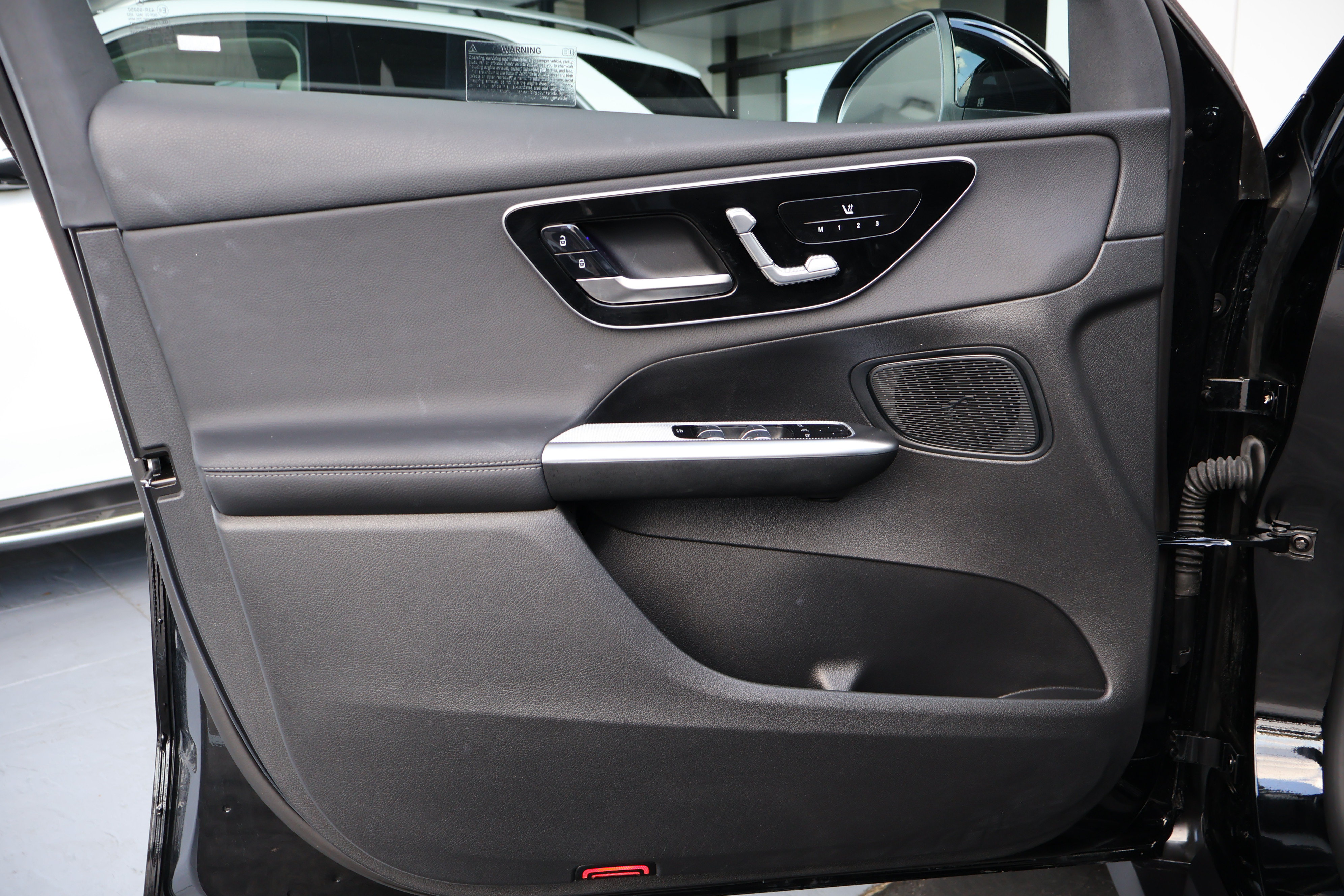 Used 2025 Mercedes-Benz GLC 300 image 13