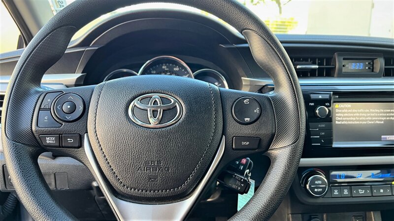 Used 2015 Toyota Corolla LE FWD image 9