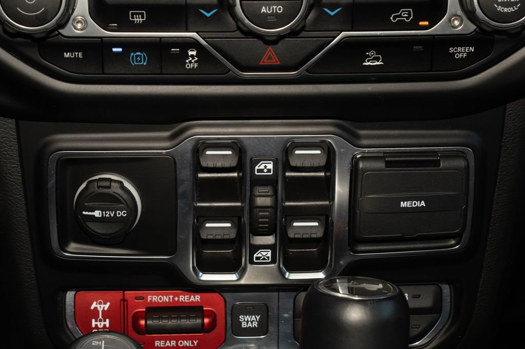 Used 2023 Jeep Wrangler Unlimited Rubicon 4xe AWD/4WD image 22